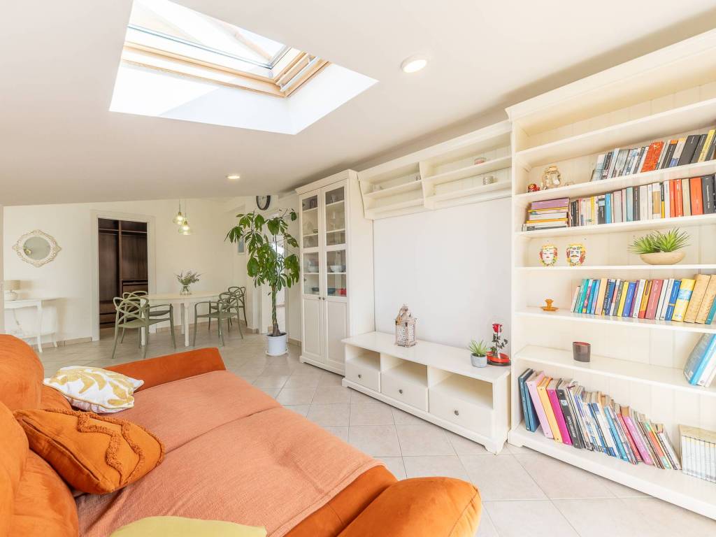 appartamento in vendita a Fiumicino in zona Isola Sacra