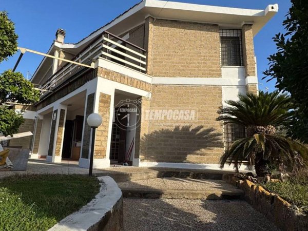 casa indipendente in vendita a Fiumicino