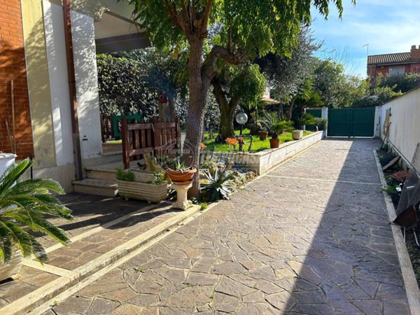 casa indipendente in vendita a Fiumicino in zona Fregene