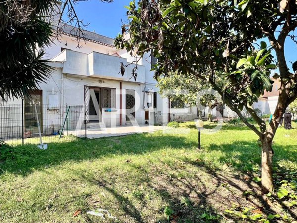 appartamento in vendita a Fiumicino in zona Isola Sacra