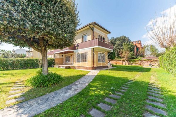 casa indipendente in vendita a Fiumicino in zona Fregene
