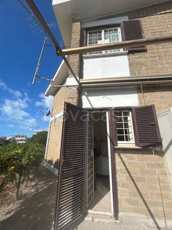 casa indipendente in vendita a Fiumicino in zona Focene