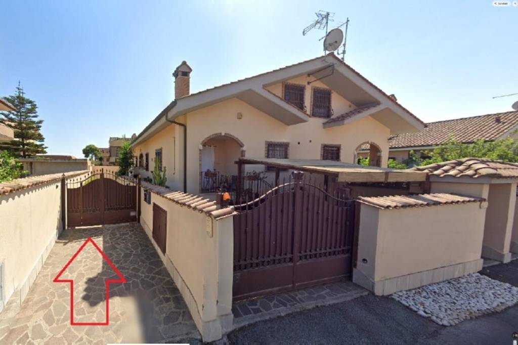 casa indipendente in vendita a Fiumicino in zona Isola Sacra