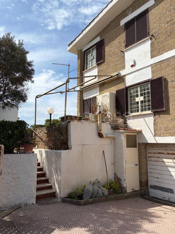 casa indipendente in vendita a Fiumicino in zona Focene