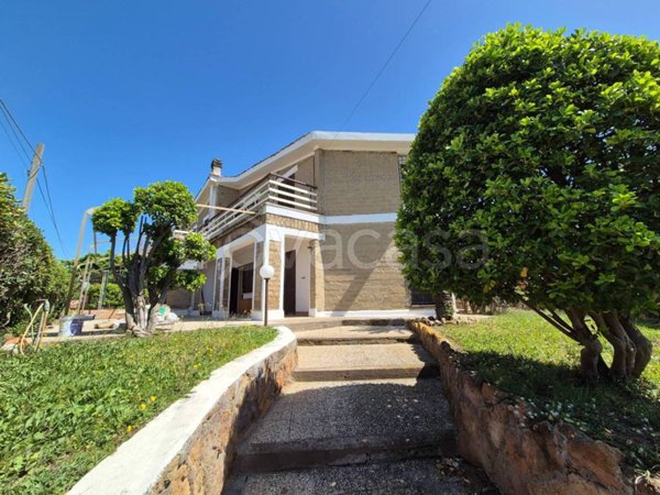 casa indipendente in vendita a Fiumicino in zona Focene