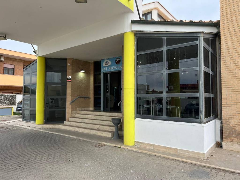 negozio in vendita a Fiumicino in zona Focene
