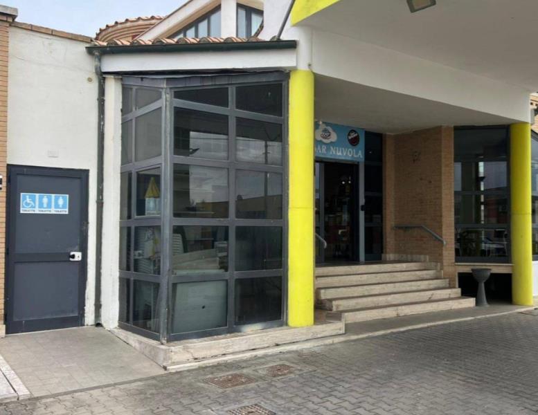 negozio in vendita a Fiumicino in zona Focene