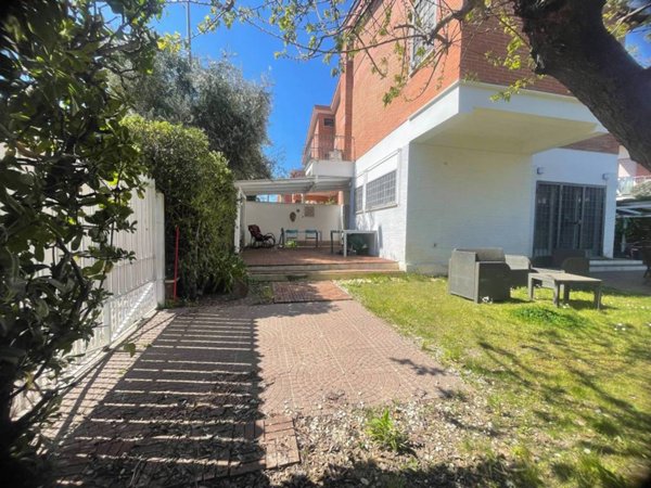 casa indipendente in vendita a Fiumicino in zona Fregene
