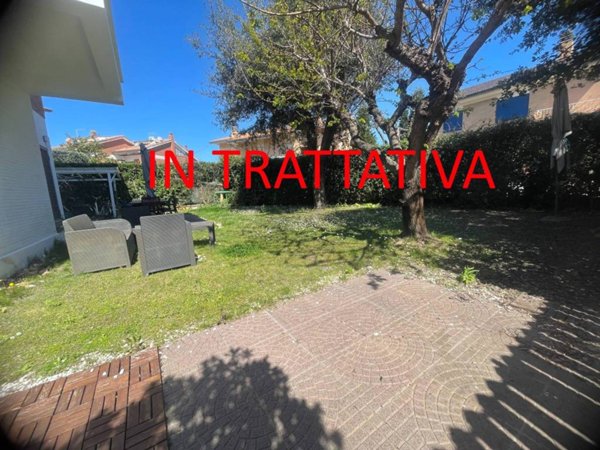 casa indipendente in vendita a Fiumicino in zona Fregene