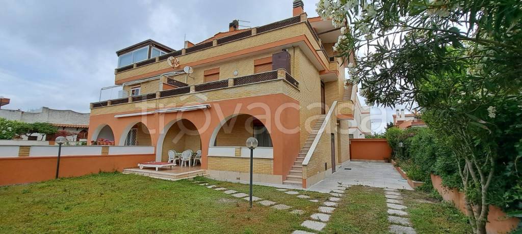 appartamento in vendita a Fiumicino in zona Passo Oscuro