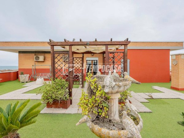 appartamento in vendita a Fiumicino in zona Passo Oscuro