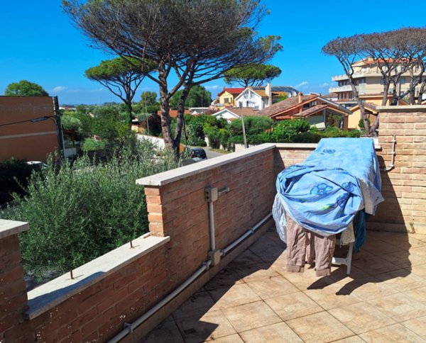 ufficio in vendita a Fiumicino in zona Isola Sacra