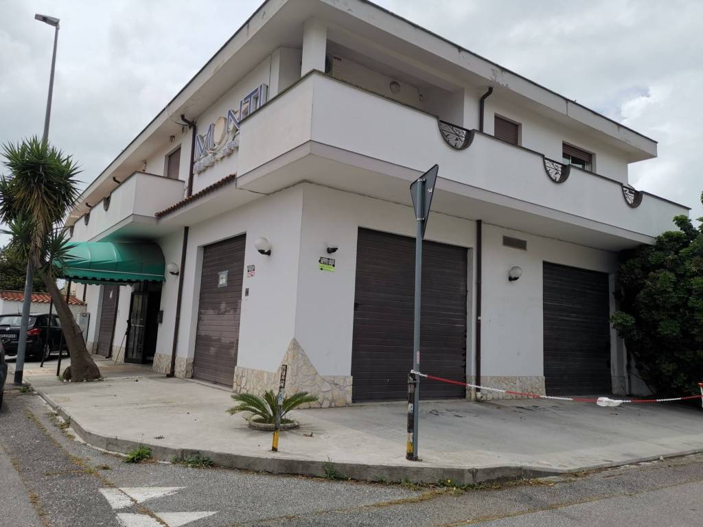 negozio in vendita a Fiumicino in zona Focene