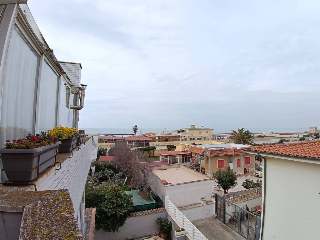 appartamento in vendita a Fiumicino in zona Focene