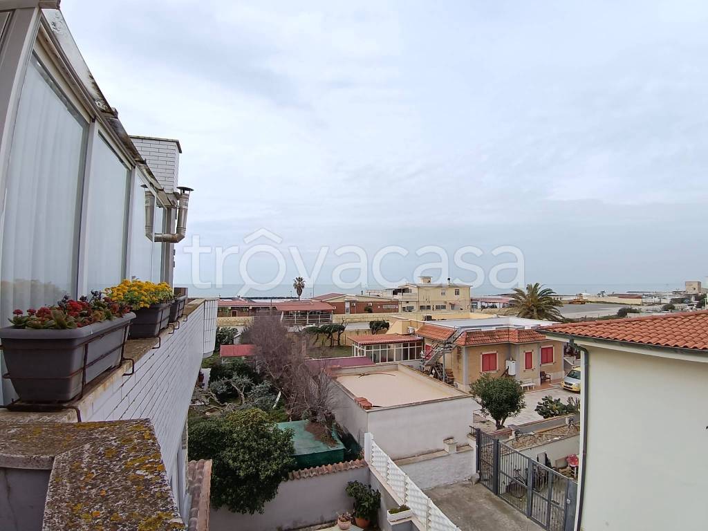 appartamento in vendita a Fiumicino in zona Focene