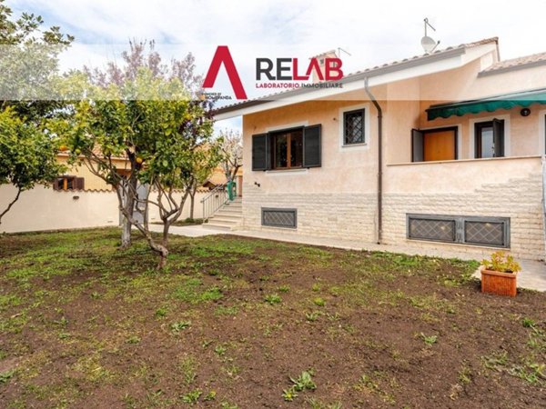 casa indipendente in vendita a Fiumicino in zona Aeroporto 
