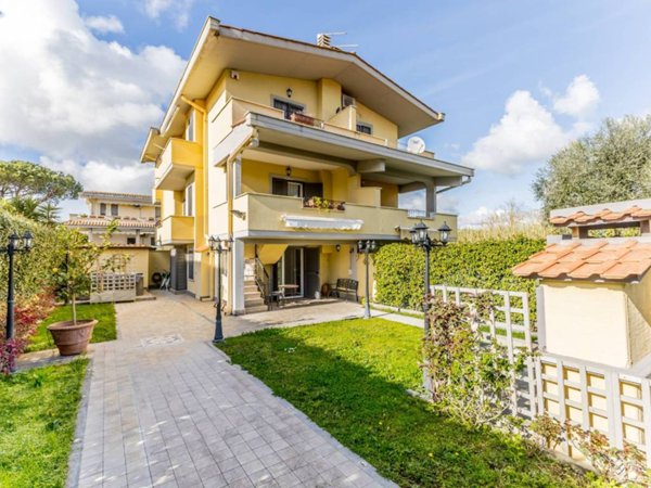 casa indipendente in vendita a Fiumicino in zona Fregene