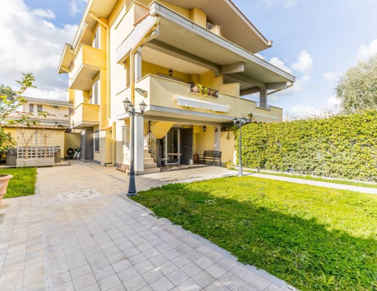 casa indipendente in vendita a Fiumicino in zona Fregene