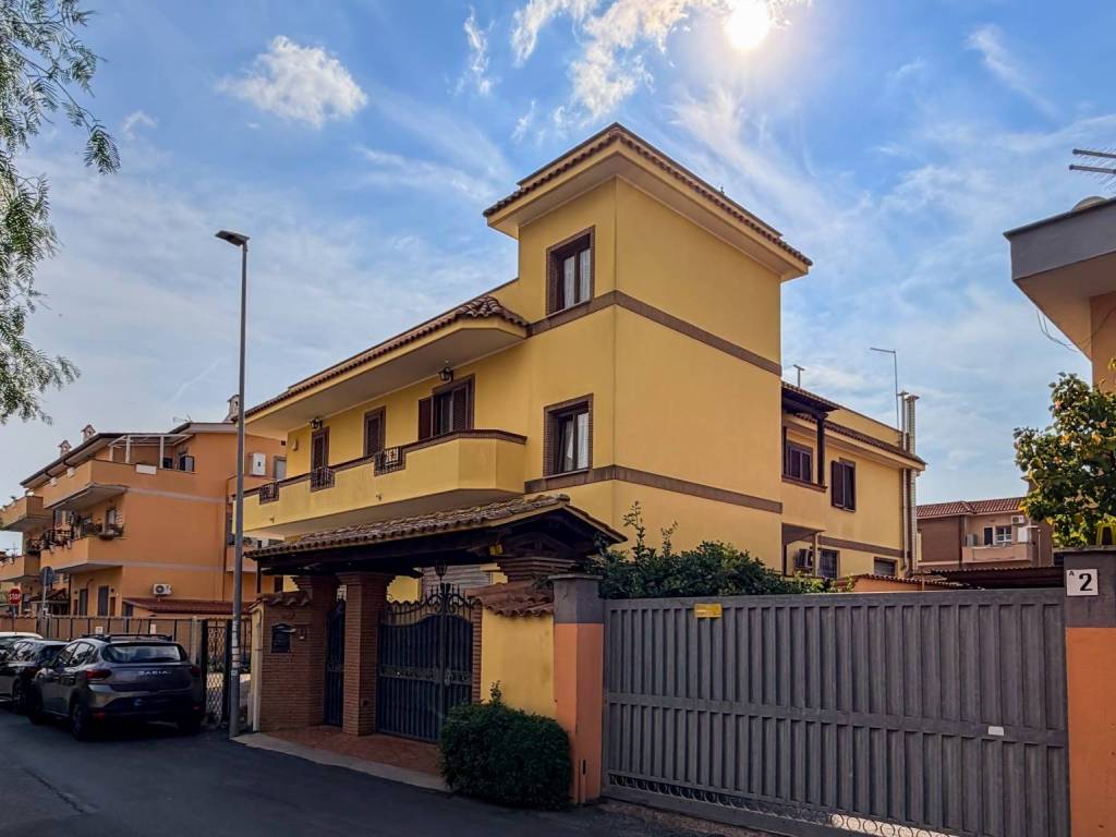 appartamento in vendita a Fiumicino in zona Isola Sacra