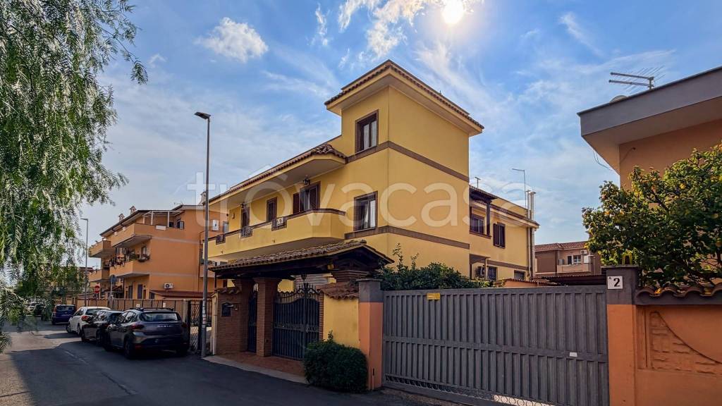 appartamento in vendita a Fiumicino in zona Isola Sacra