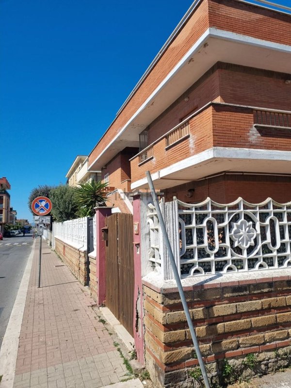 appartamento in vendita a Fiumicino in zona Passo Oscuro