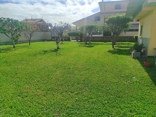 casa indipendente in vendita a Fiumicino in zona Isola Sacra