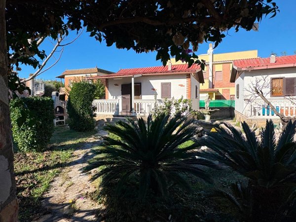 casa indipendente in vendita a Fiumicino in zona Passo Oscuro