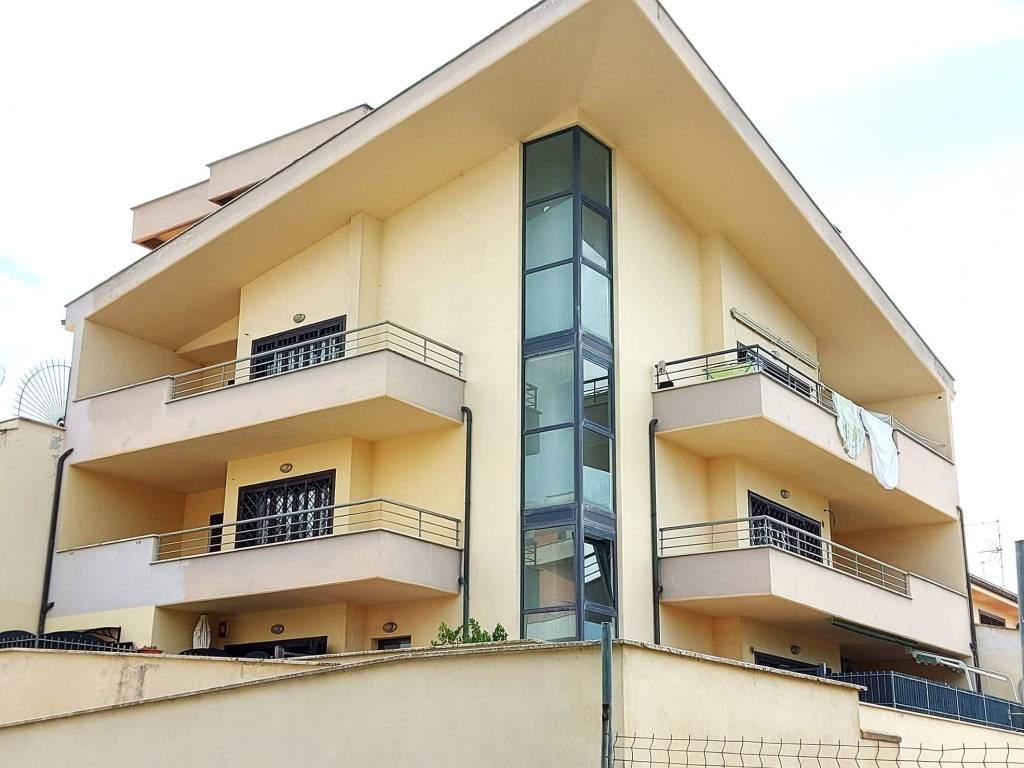 appartamento in vendita a Fiumicino in zona Isola Sacra