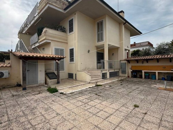 appartamento in vendita a Fiumicino in zona Fregene