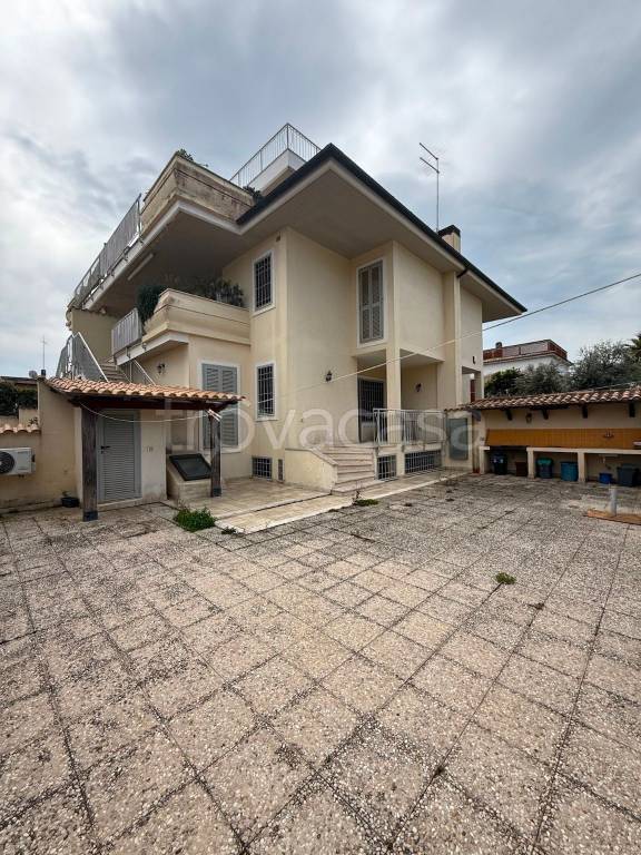 appartamento in vendita a Fiumicino in zona Fregene