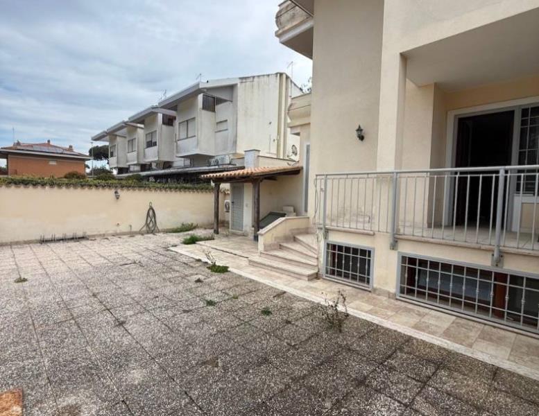 appartamento in vendita a Fiumicino in zona Fregene