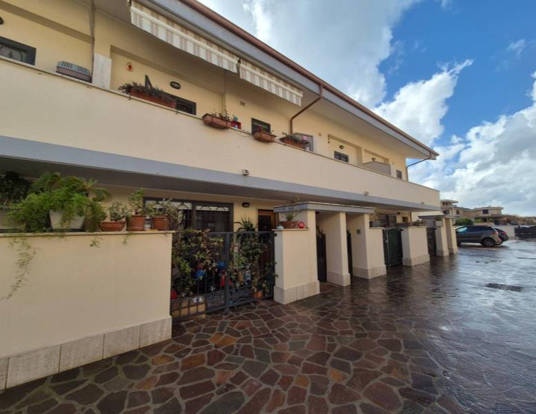 casa indipendente in vendita a Fiumicino in zona Isola Sacra