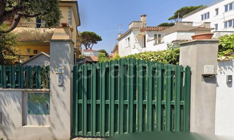 casa indipendente in vendita a Fiumicino in zona Fregene