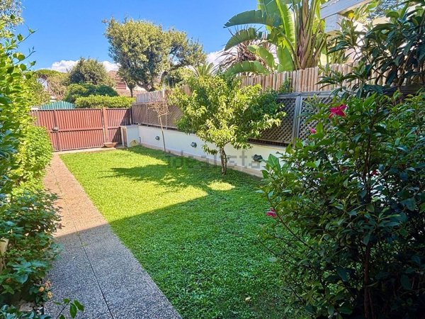 casa indipendente in vendita a Fiumicino in zona Fregene