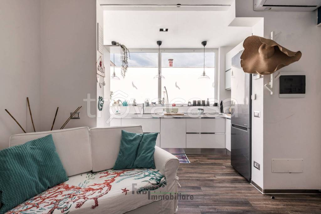 appartamento in vendita a Fiumicino in zona Isola Sacra