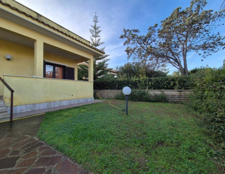 casa indipendente in vendita a Fiumicino in zona Focene