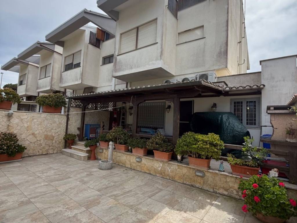 appartamento in vendita a Fiumicino in zona Fregene