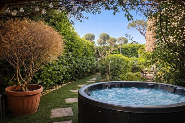casa indipendente in vendita a Fiumicino in zona Isola Sacra