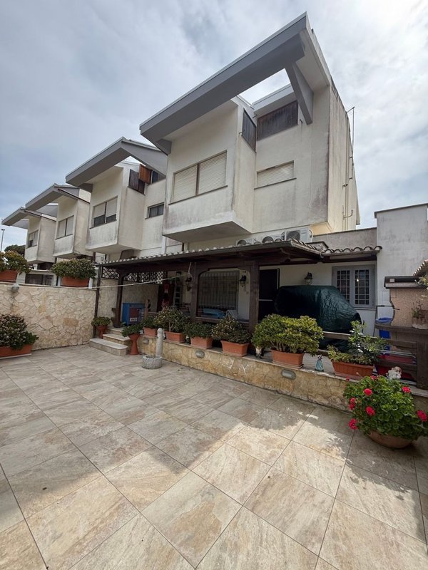 appartamento in vendita a Fiumicino in zona Fregene