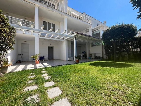appartamento in vendita a Fiumicino in zona Fregene