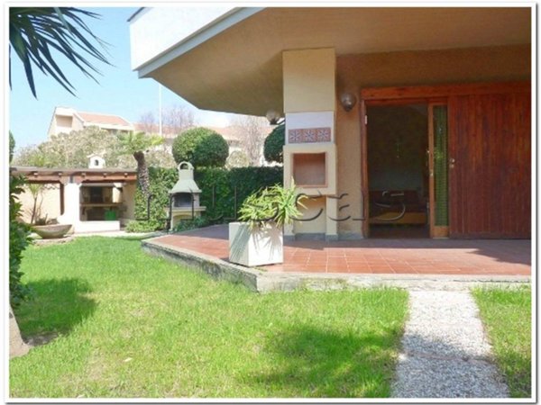 casa indipendente in vendita a Fiumicino in zona Fregene