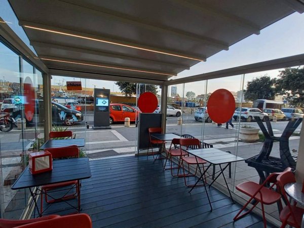 negozio in vendita a Fiumicino in zona Isola Sacra