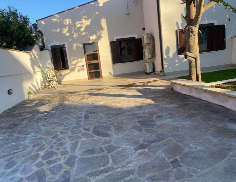 casa indipendente in vendita a Fiumicino in zona Isola Sacra