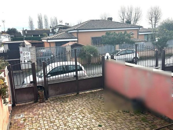 casa indipendente in vendita a Fiumicino in zona Focene
