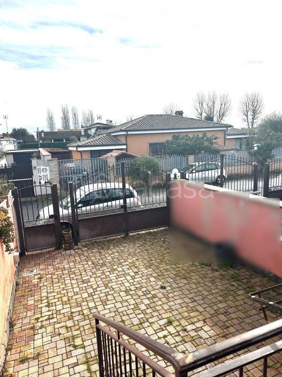 casa indipendente in vendita a Fiumicino in zona Isola Sacra