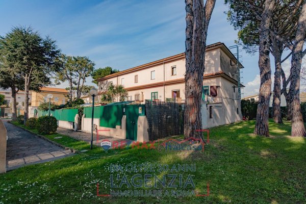 appartamento in vendita a Fiumicino in zona Fregene