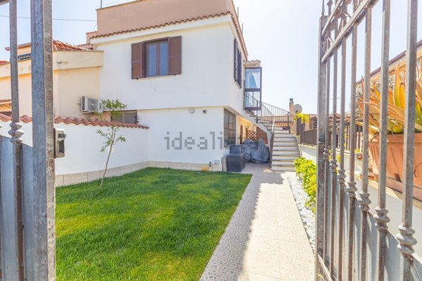 appartamento in vendita a Fiumicino in zona Isola Sacra