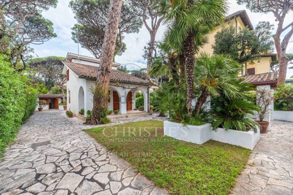 casa indipendente in vendita a Fiumicino