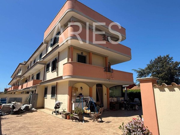 casa indipendente in vendita a Fiumicino in zona Isola Sacra