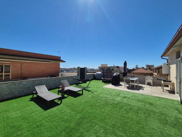 appartamento in vendita a Fiumicino in zona Focene